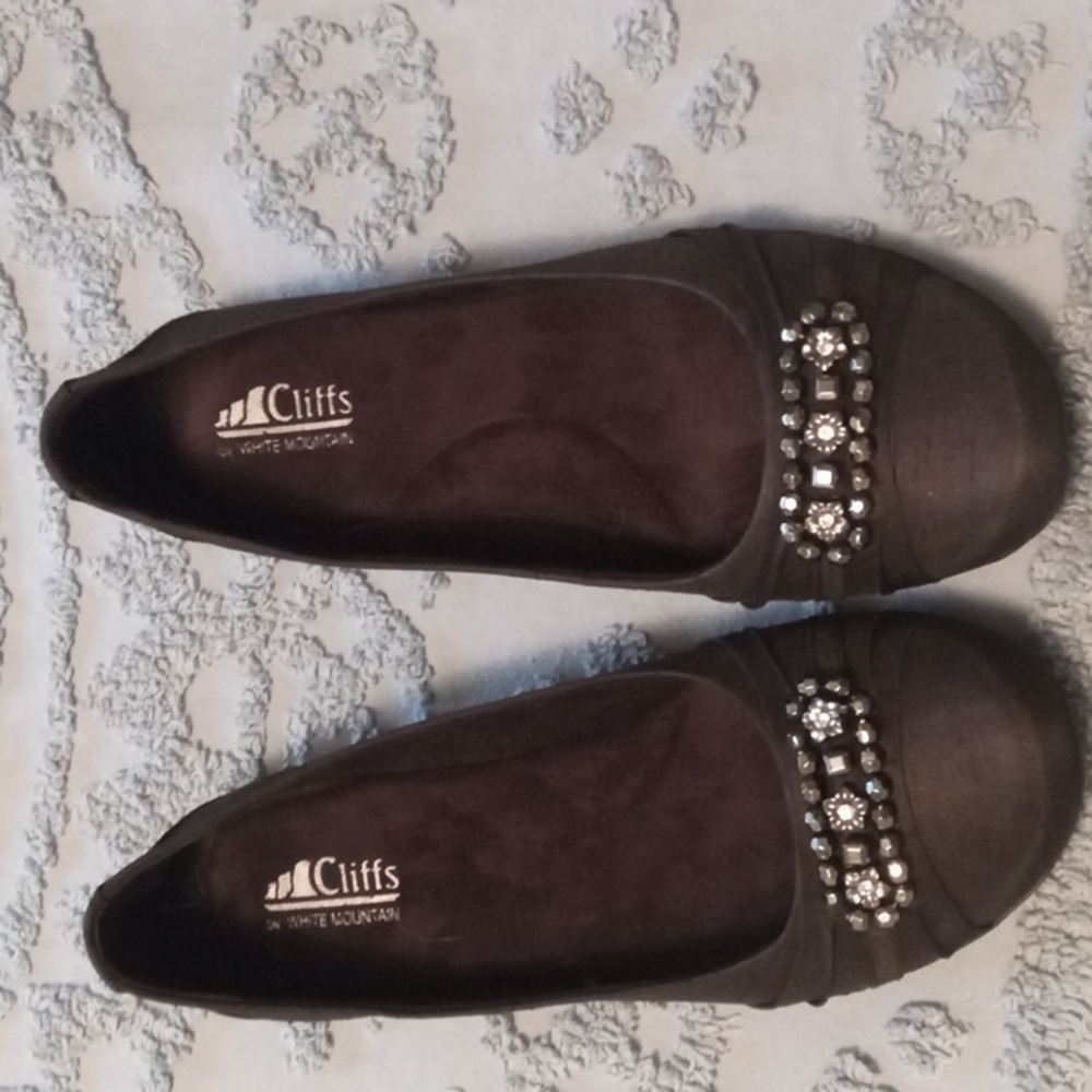 Women's flat dress shoes